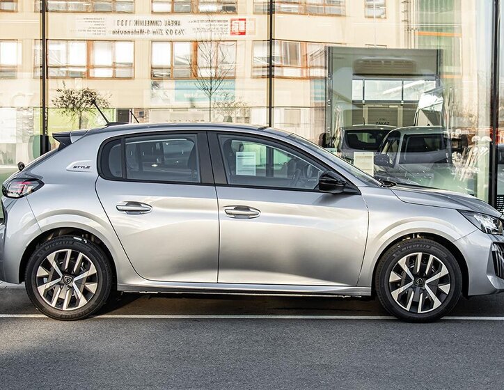 Peugeot 208 Hatchback 1,2 l 81 kw