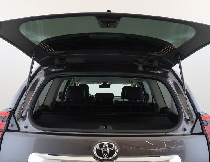 Toyota Land Cruiser 13