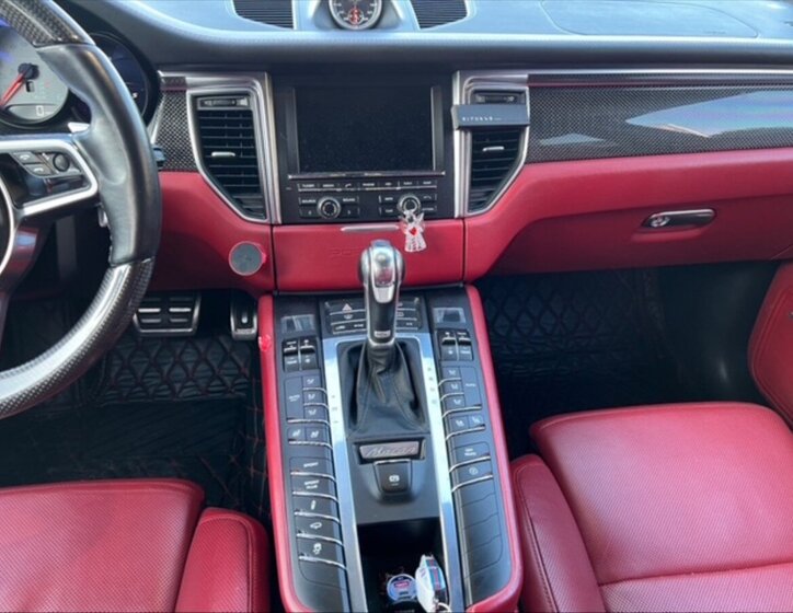 Porsche Macan SUV / Terénní 3,0 l 190 kw