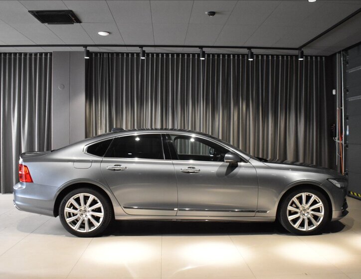 Volvo S90 Sedan / Limuzína 2,0 l 228 kw