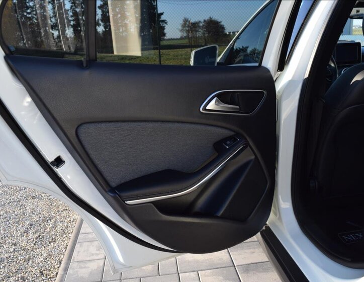 Mercedes-Benz GLA 28