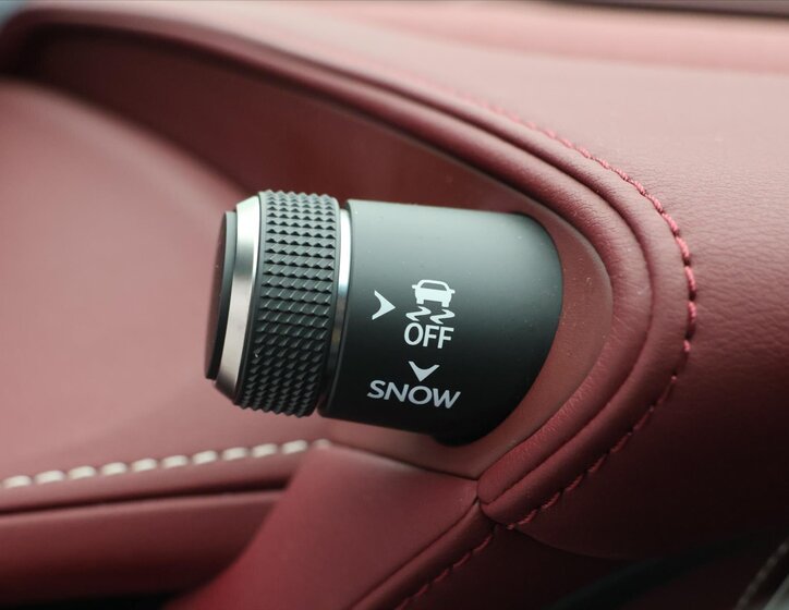 Lexus LS 500h Sedan / Limuzína 3,5 l 220 kw