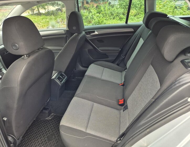 Volkswagen Golf Kombi 1,6 l 81 kw