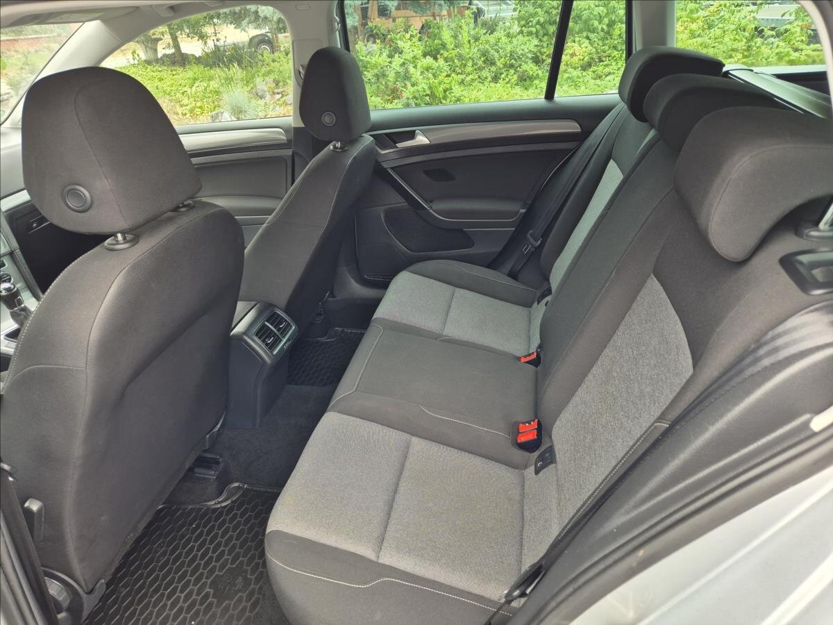 Volkswagen Golf Kombi 1,6 l 81 kw