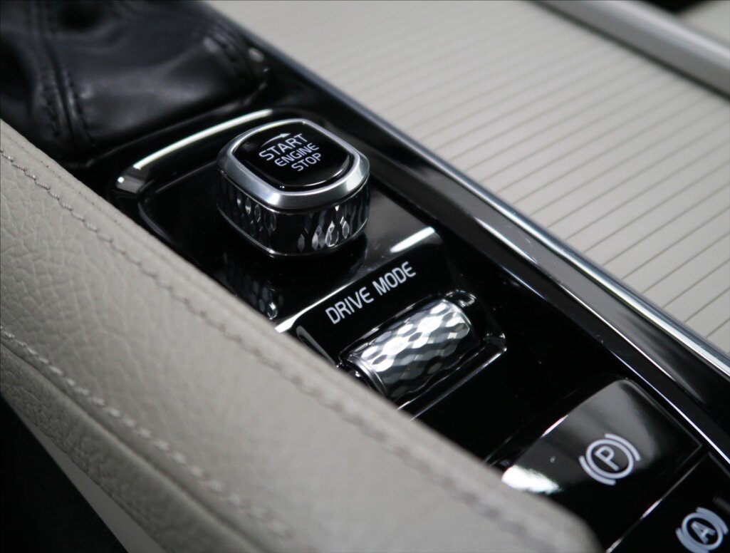 Volvo S90 Sedan / Limuzína 2,0 l 173 kw