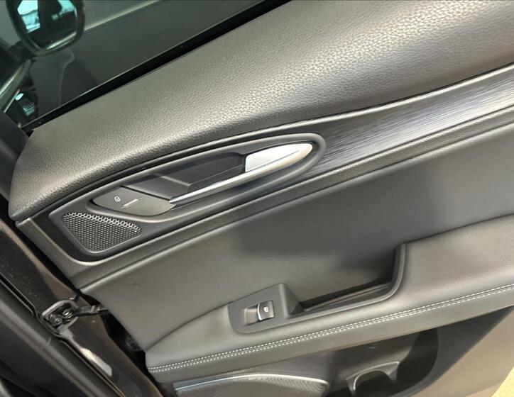 Alfa Romeo Stelvio 23