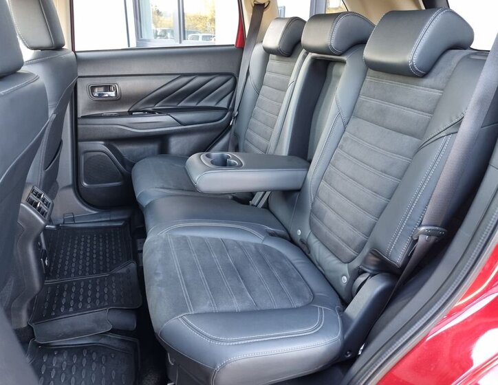 Mitsubishi Outlander SUV / Terénní 2,4 l 165 kw