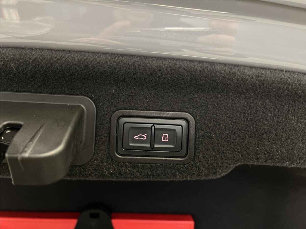 Audi S8 Sedan 4,0 l 445 kw