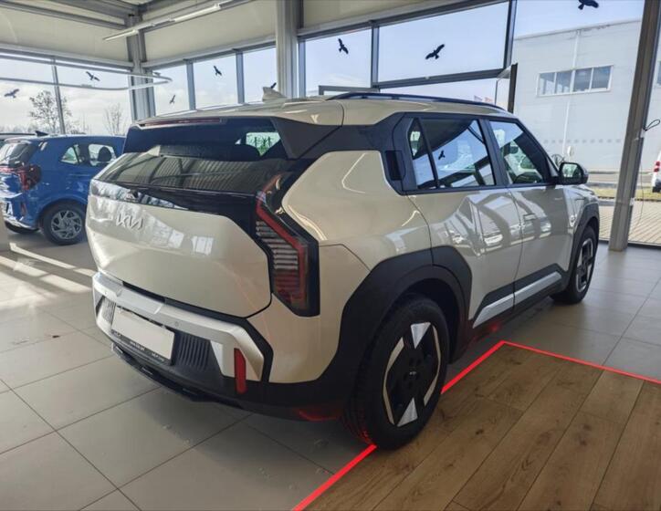 KIA EV3 5
