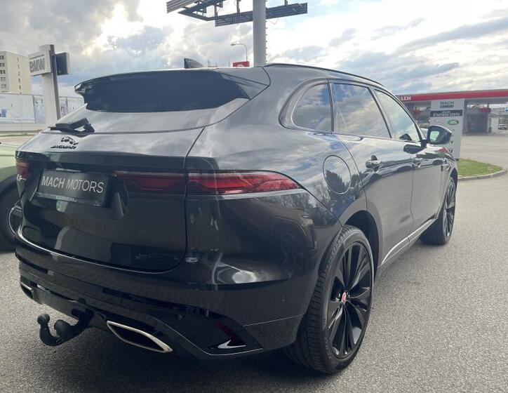 Jaguar F-Pace 10