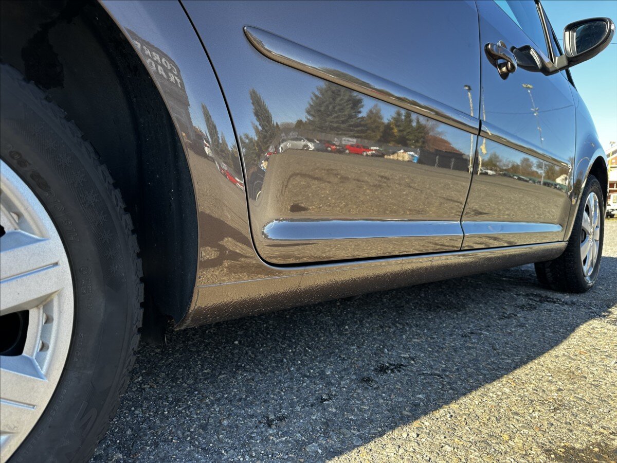 Volkswagen Touran MPV 1,2 l 77 kw