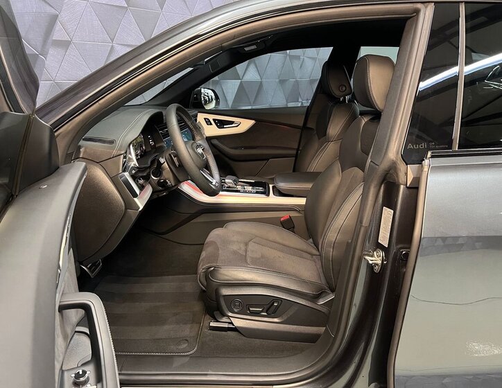 Audi Q8 SUV / Terénní 3,0 l 210 kw