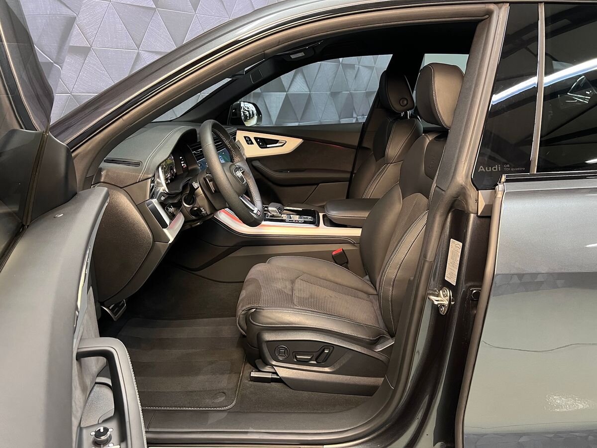 Audi Q8 SUV / Terénní 3,0 l 210 kw