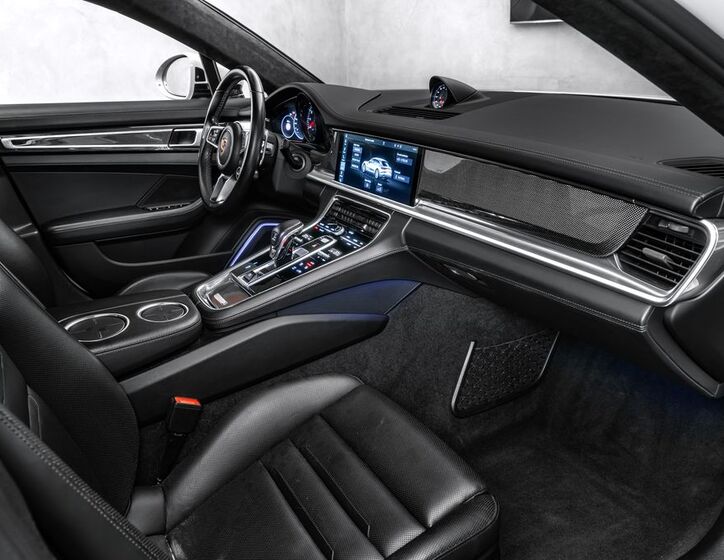 Porsche Panamera 12