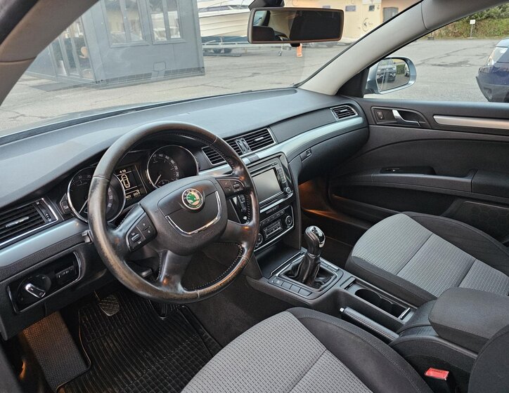 Škoda Superb 18