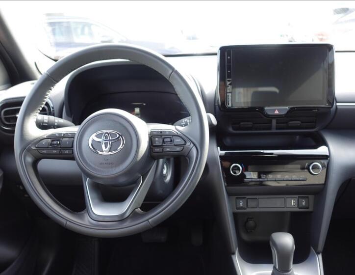 Toyota Yaris Cross 8