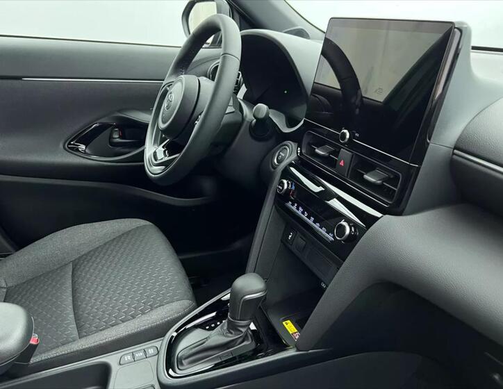 Toyota Yaris Cross 8