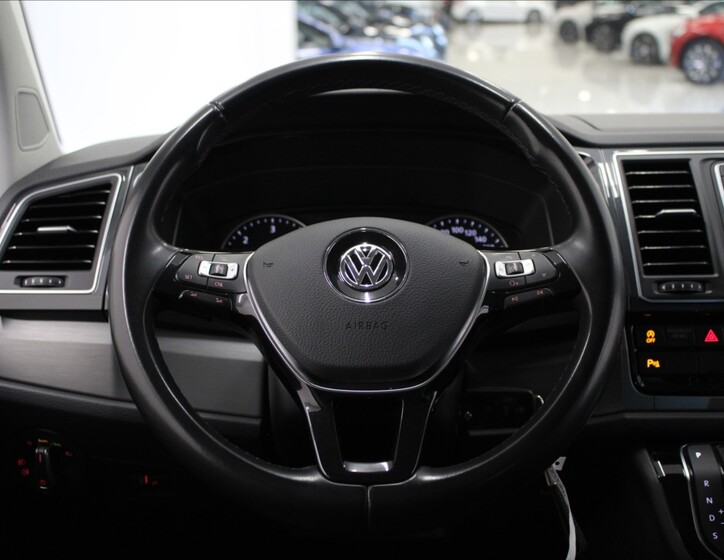 Volkswagen Multivan 10