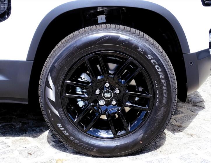 Land Rover Defender 32