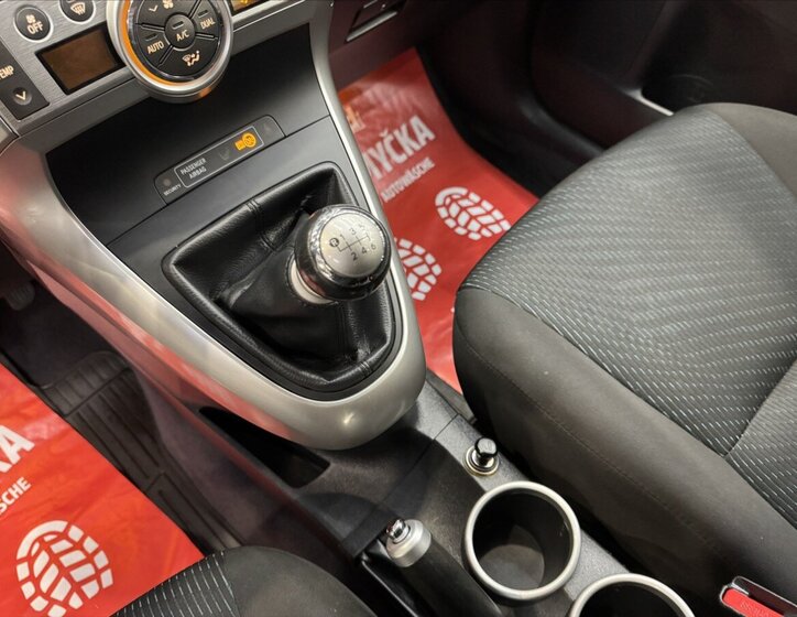 Toyota Verso Kombi 2,0 l 93 kw