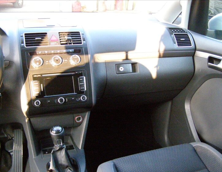 Volkswagen Touran MPV 1,2 l 77 kw