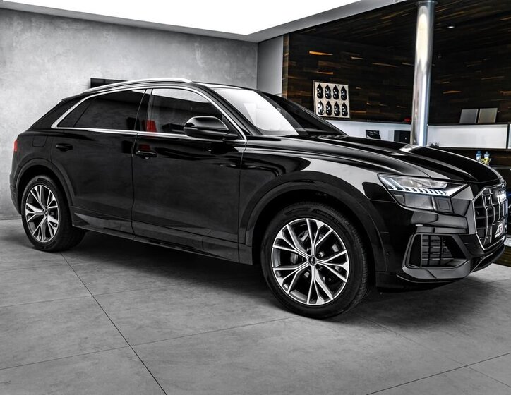 Audi Q8 SUV / Terénní 3,0 l 210 kw