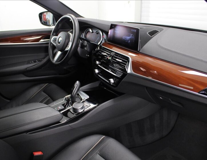 BMW Řada 5 Kombi 2,0 l 140 kw