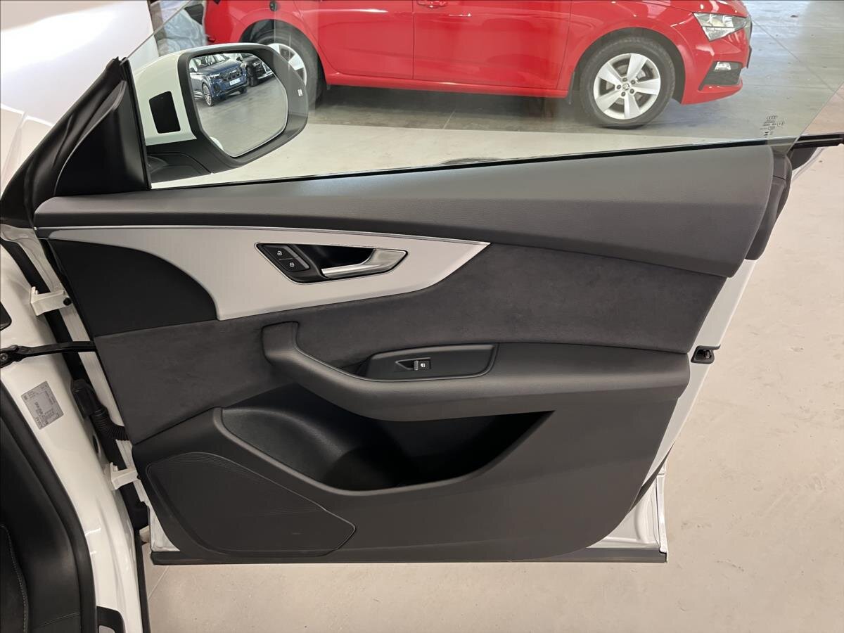 Audi Q8 SUV / Terénní 3,0 l 210 kw