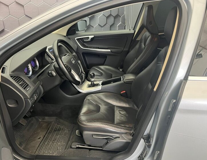 Volvo XC60 SUV / Terénní 2,0 l 120 kw