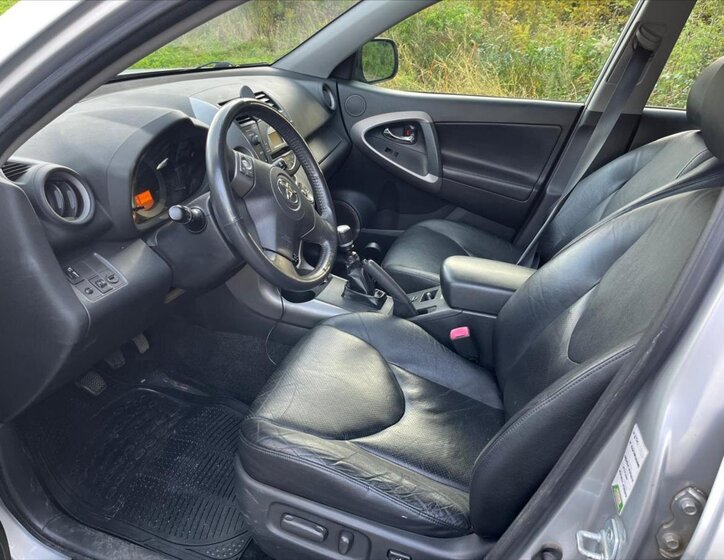 Toyota RAV4 Ostatní 2,2 l 100 kw