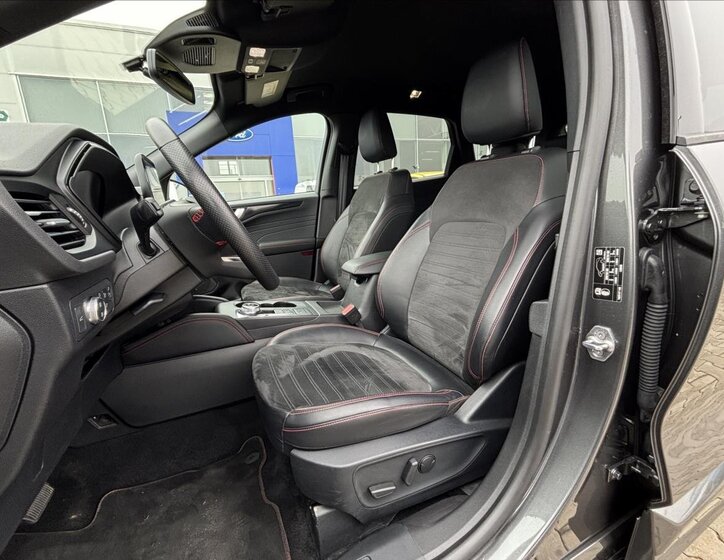 Ford Kuga SUV / Terénní 2,5 l 140 kw