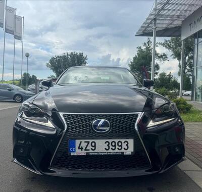 Lexus IS 300h 8
