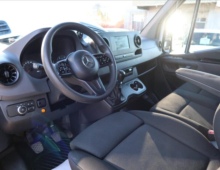 Mercedes-Benz Sprinter 9