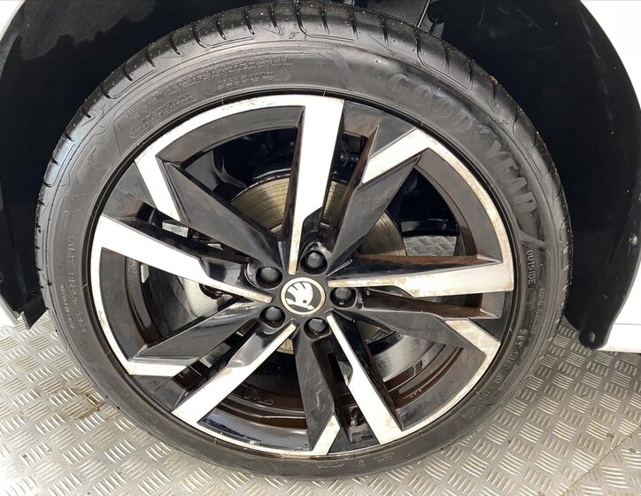 Škoda Kamiq SUV 999,0 85 kw