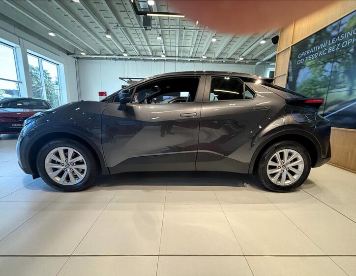 Toyota C-HR 4