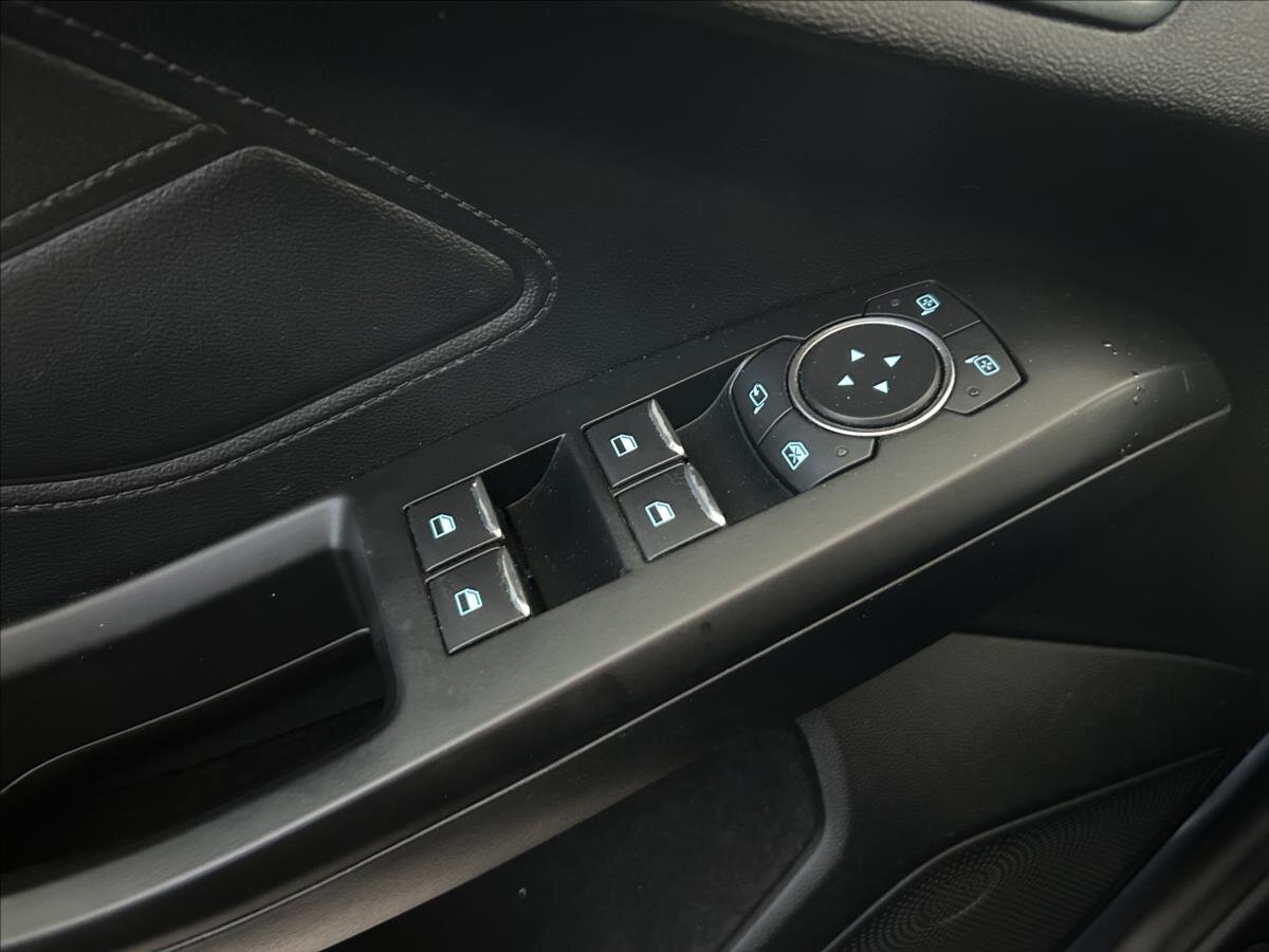 Ford Focus Hatchback 999,0 92 kw