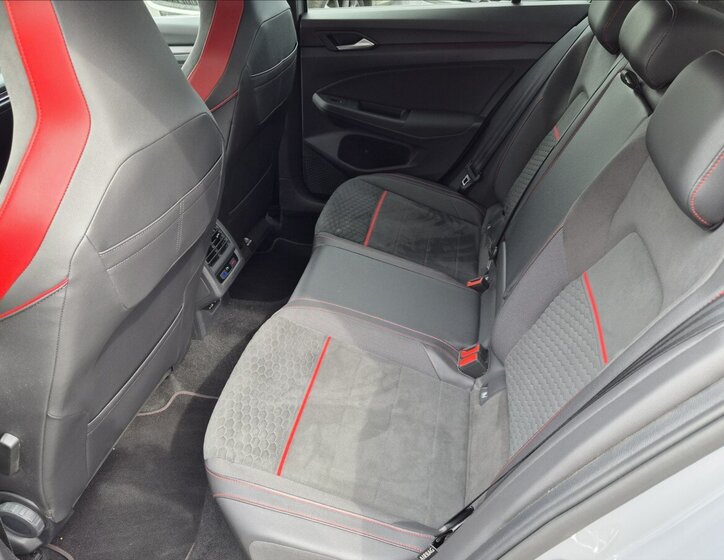 Volkswagen Golf Hatchback 2,0 l 221 kw