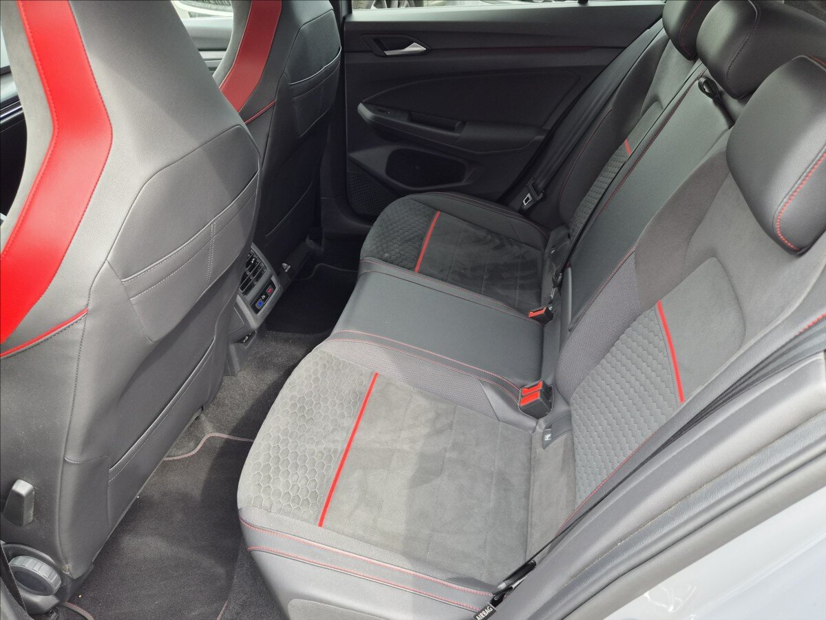 Volkswagen Golf Hatchback 2,0 l 221 kw