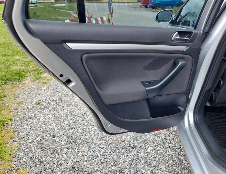 Volkswagen Golf Kombi 1,6 l 77 kw