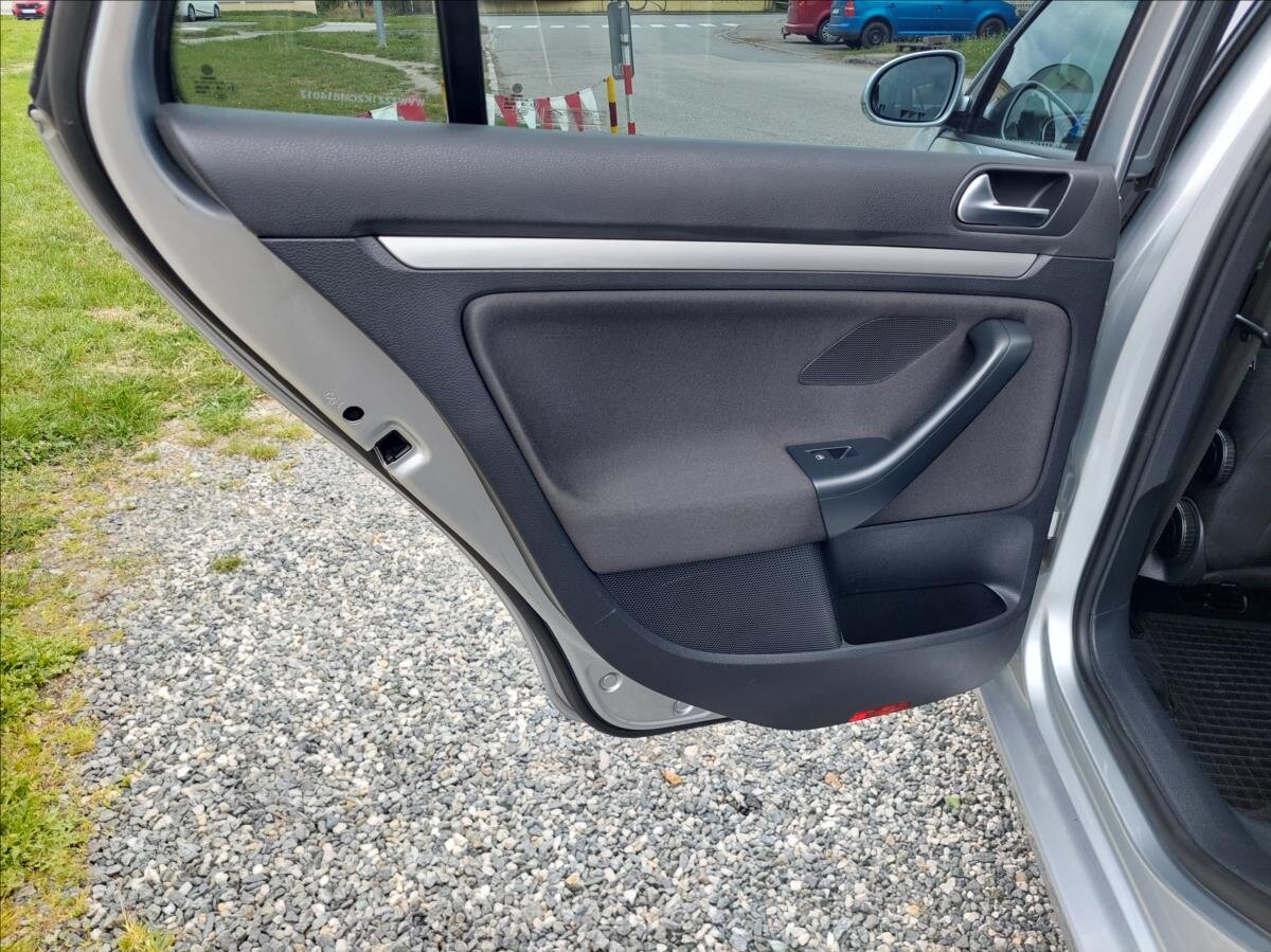 Volkswagen Golf Kombi 1,6 l 77 kw