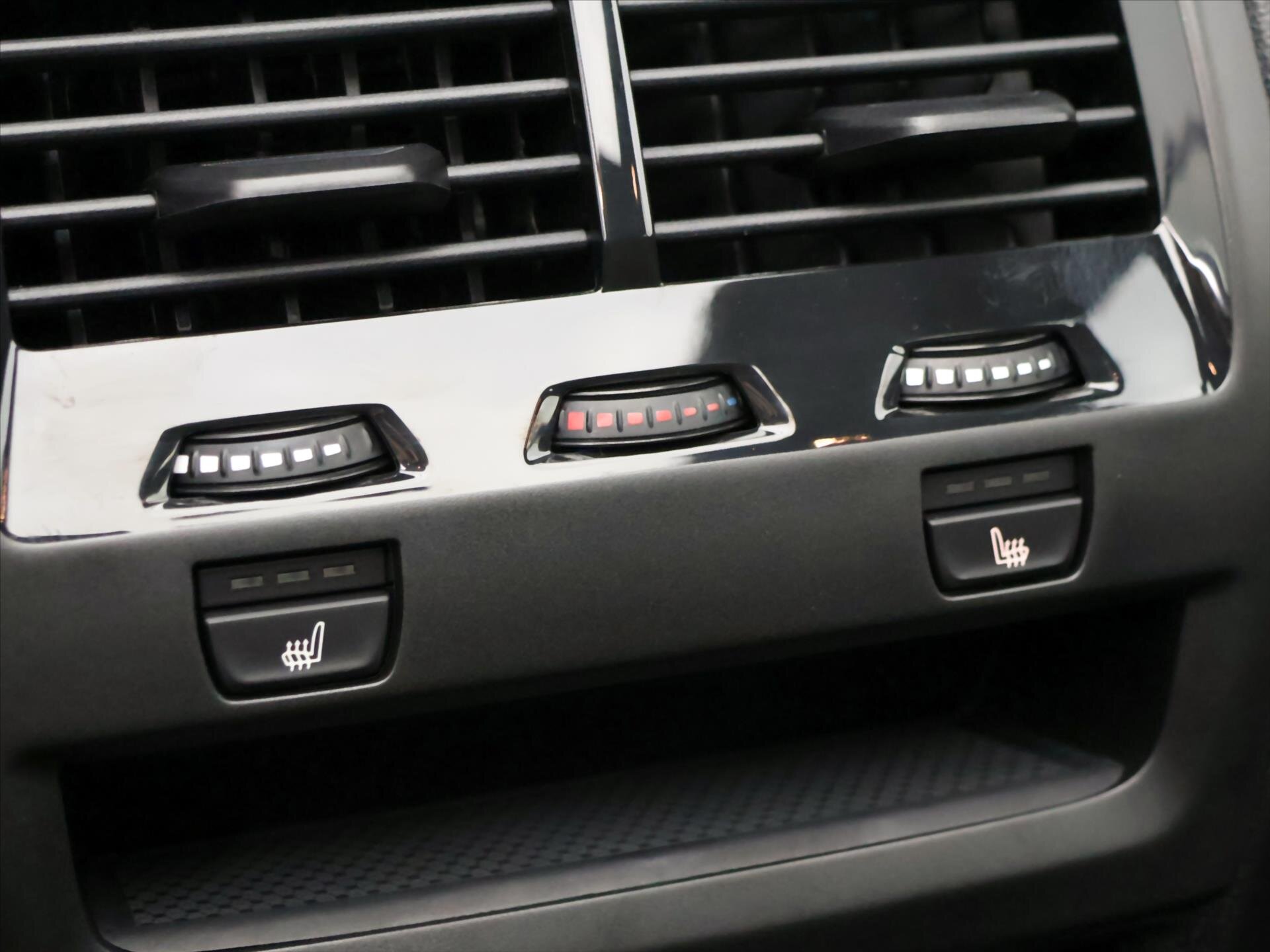 BMW X5 SUV / Terénní 3,0 l 259 kw