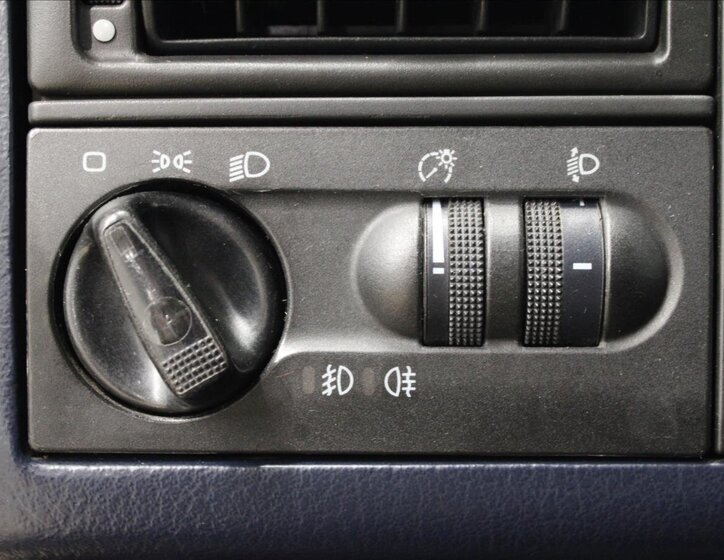 Volkswagen Caravelle Kombi 2,5 l 111 kw