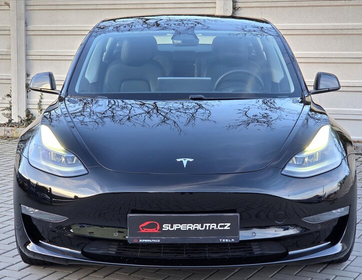 Tesla Model 3 Sedan 0,0 377 kw