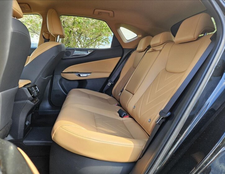 Lexus NX 450h plus SUV / Terénní 2,5 l 227 kw
