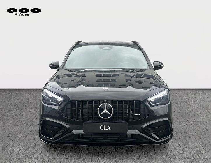 Mercedes-Benz GLA 8
