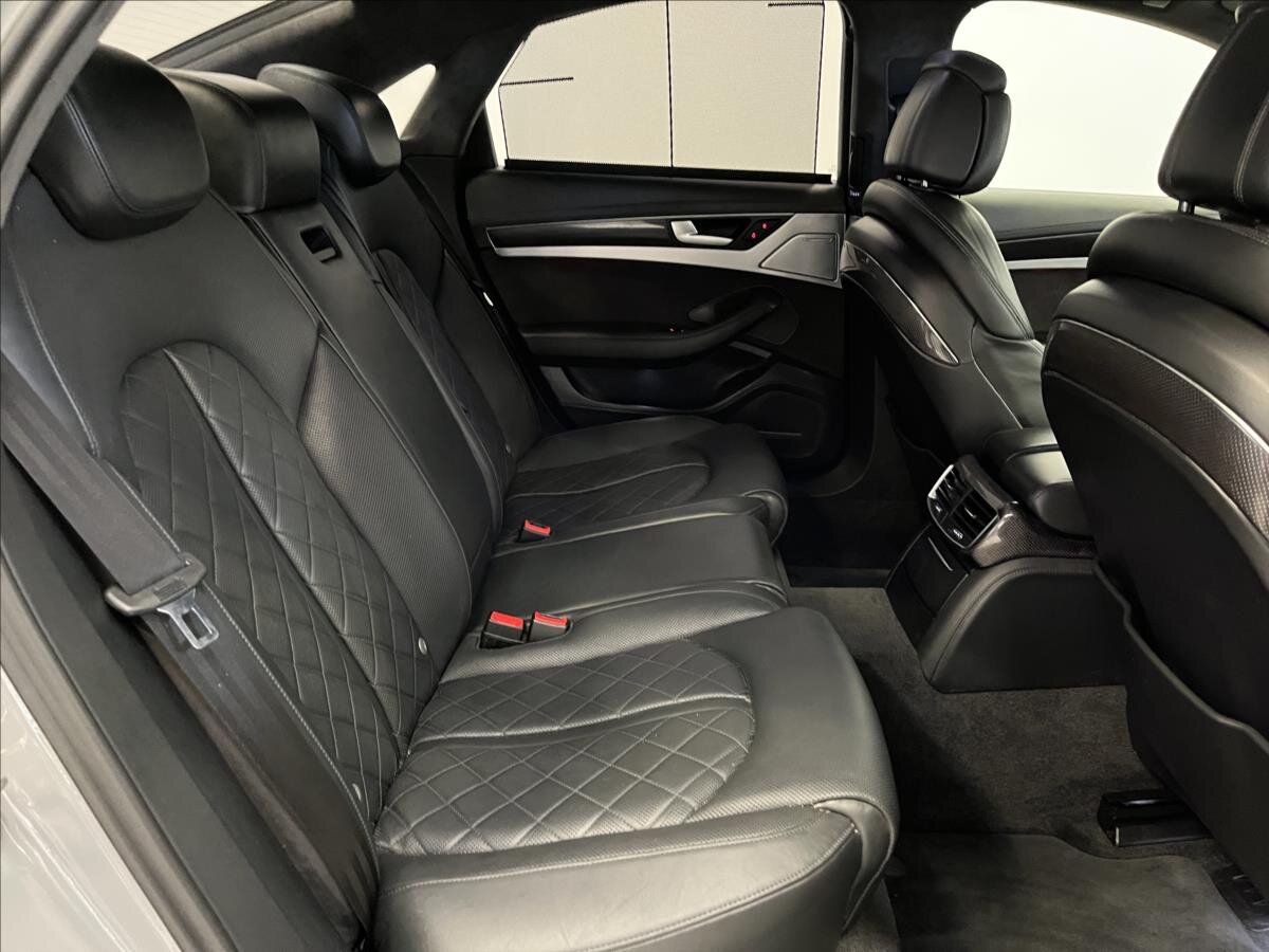Audi S8 Sedan 4,0 l 445 kw