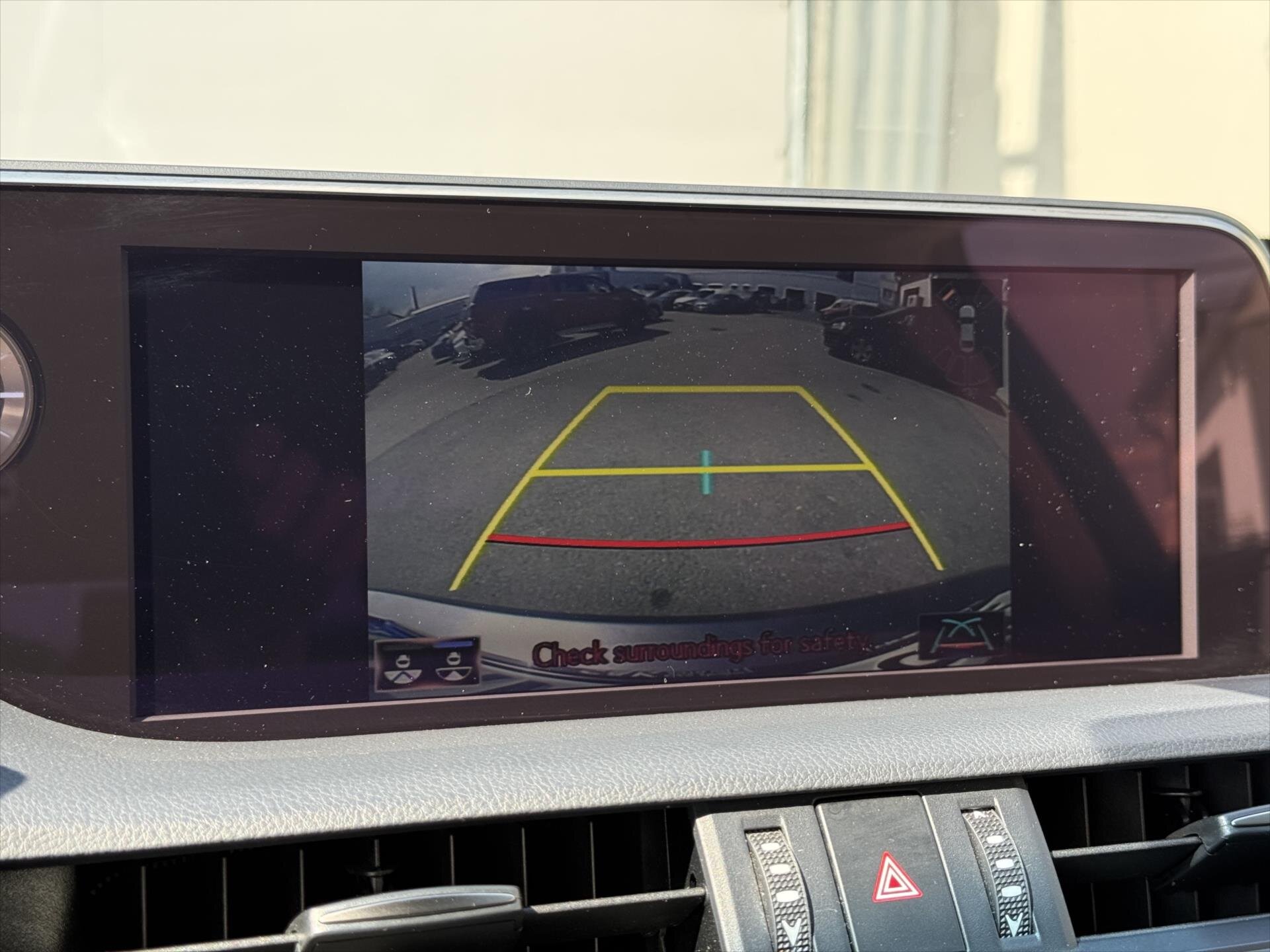 Lexus ES 300h Sedan / Limuzína 2,5 l 131 kw