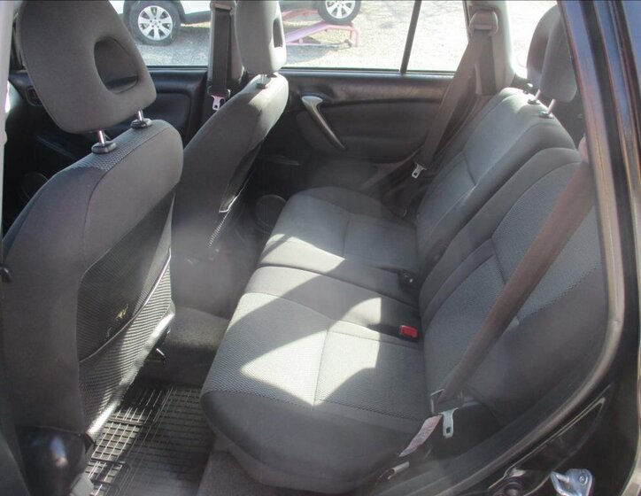 Toyota RAV4 SUV / Terénní 2,0 l 85 kw