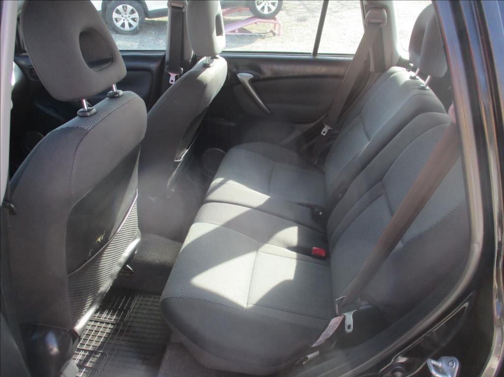 Toyota RAV4 SUV / Terénní 2,0 l 85 kw