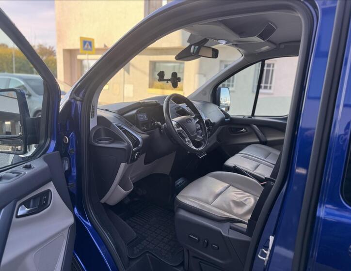 Ford Tourneo 9